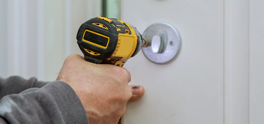 Street Locksmith For Smart Lock Repair in Chicago, IL